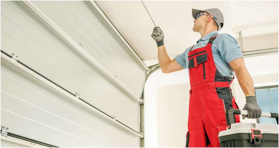 Benefits of Using a Commercial Garage Door Repair Service